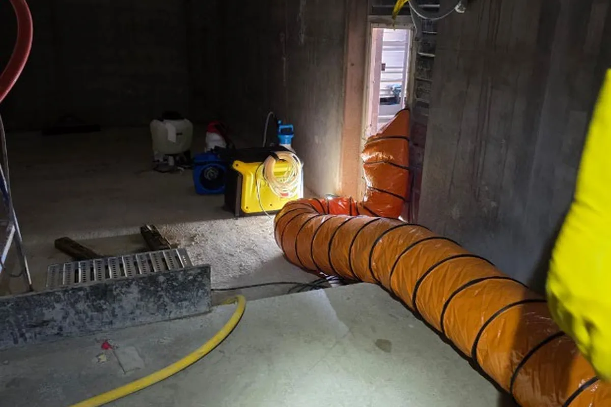 Air mover and monitoring equipment positioned inside the pit